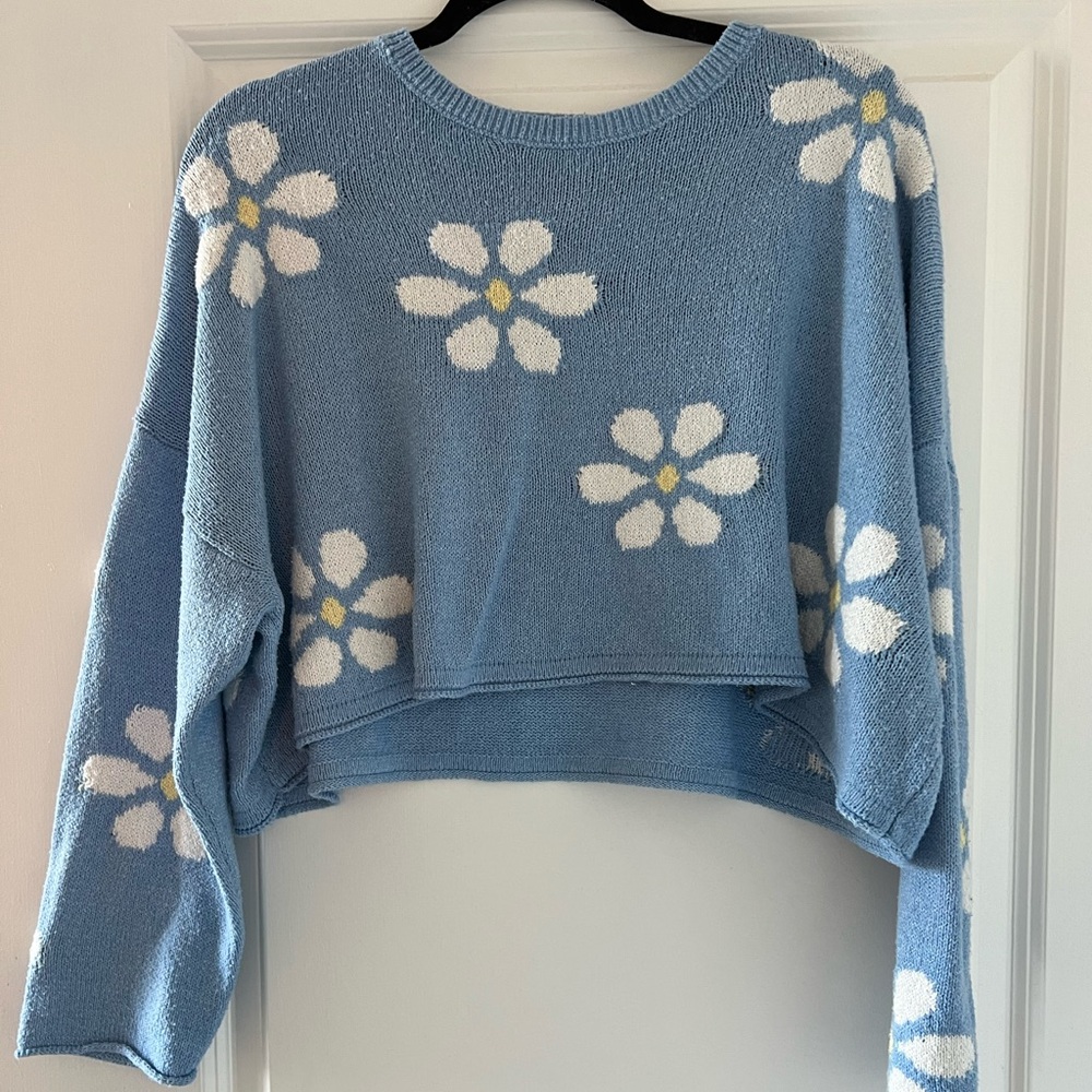 Moon & Madison Blue Cropped Sweater